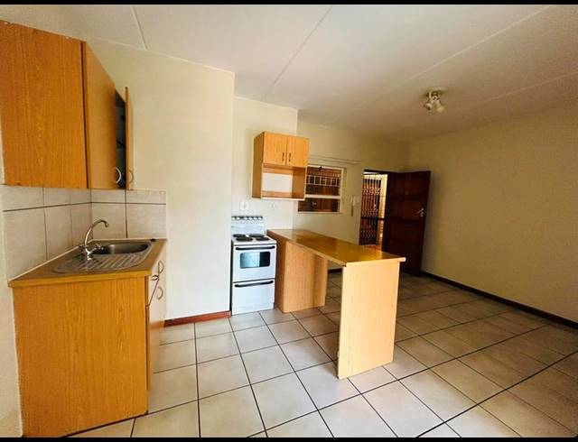 2 BEDROOM APARTMENT FOR SALE IN HATFIELD